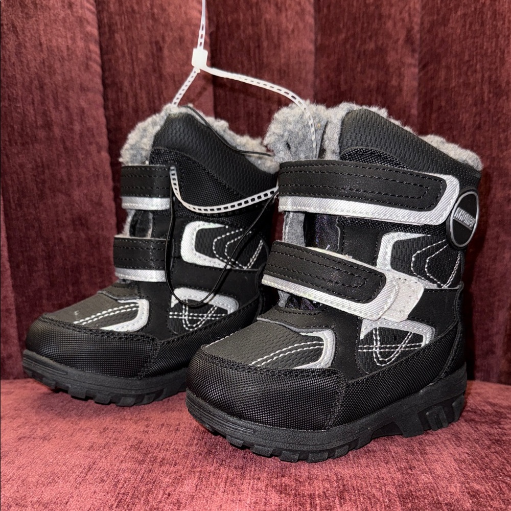 Khombu Black and Gray Kids Snow Boots
